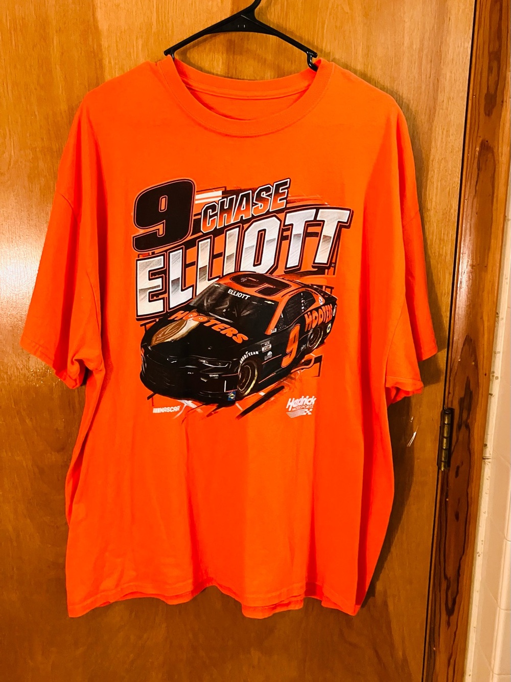 NASCAR Chase Elliott Hendrick Motorsports Men’s XXL T-Shirt Hooters Orange